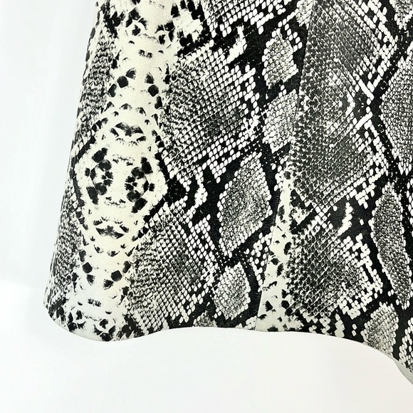 VEDA Grey Snakeskin Leather Mini A-Line Skirt - Picture 5 of 8